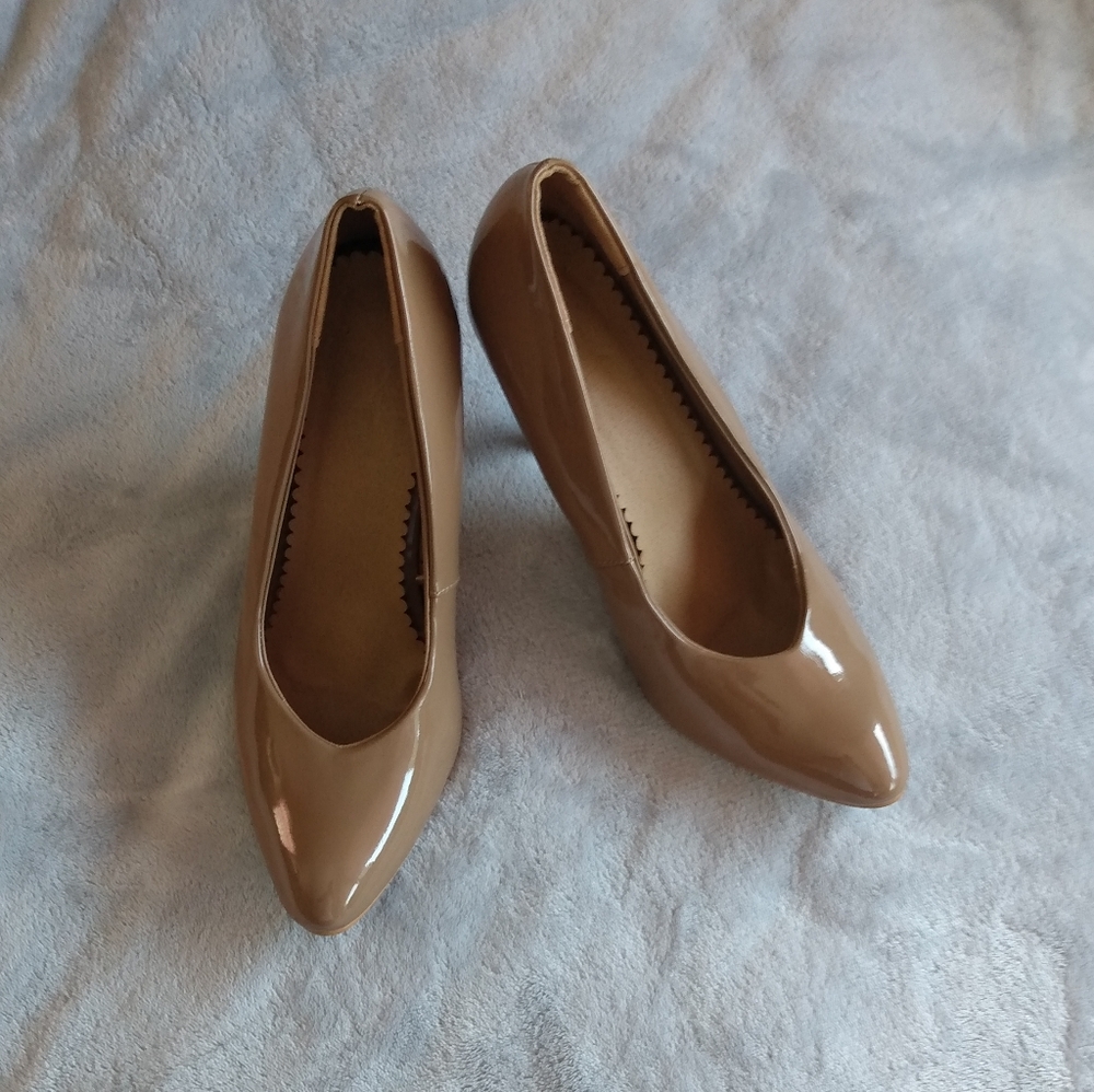 Taupe pointed toe high hells